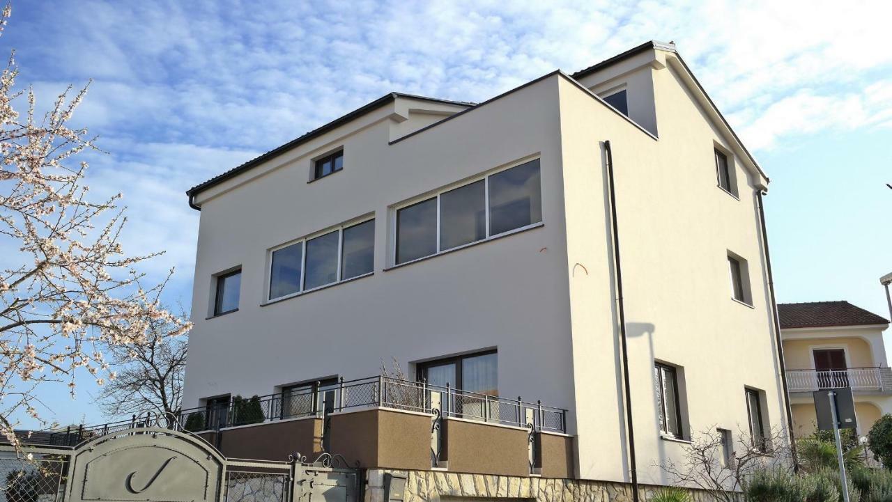 Apartment Ruzmarin Porat Exterior photo